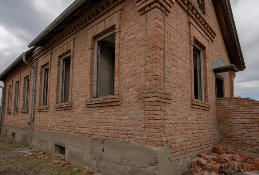 zabezpieczyć ściany murowane